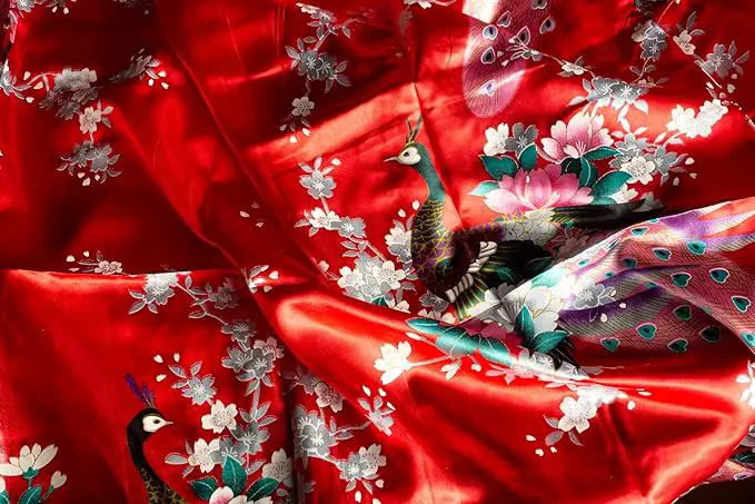 kimono femme motifs fleurs et grue japonaise